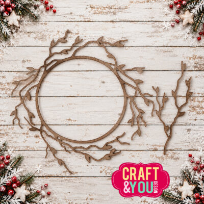 Craft & You die - " "Rustic Wreath by Gosia" ". Sæt med to dies. Indeholder en krans af rustikke grene med knopper/blade på samt en gren med knopper/blade.